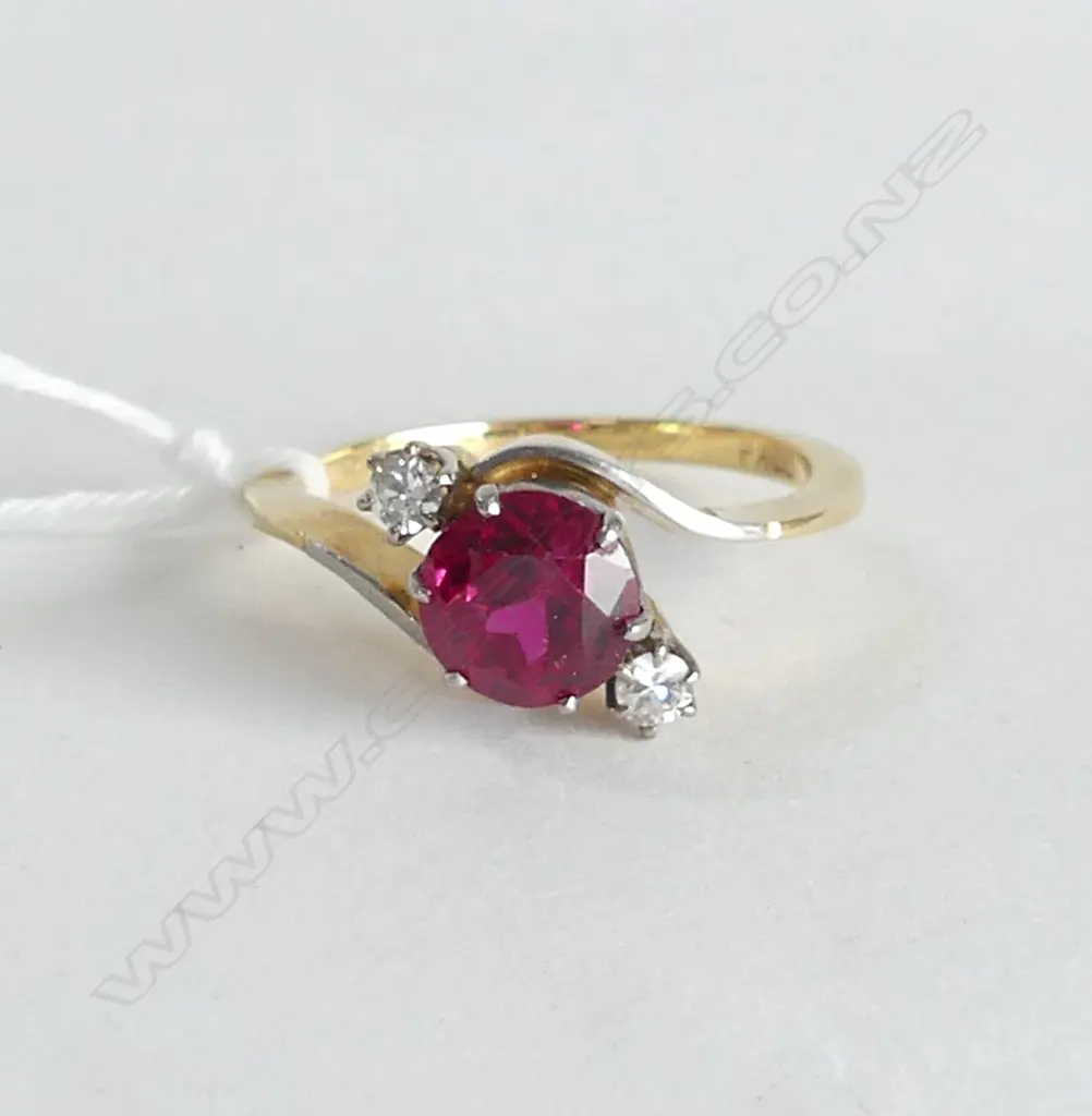 18ct PALLADIUM SYNTHETIC RUBY RING w. VALUATION 5.2gms Image 1++