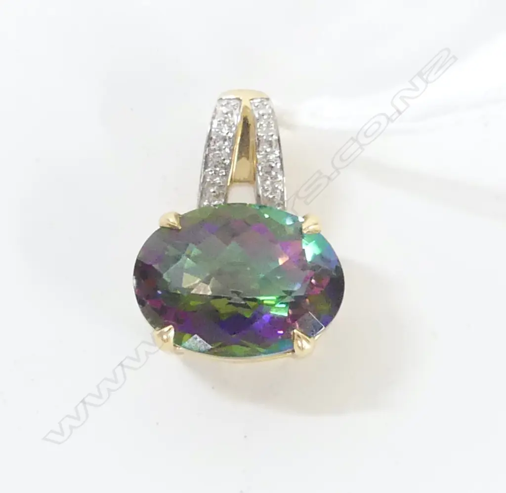 14CT GOLD MYSTIC TOPAZ AND DIAMOND PENDANT 5gm Image 1++