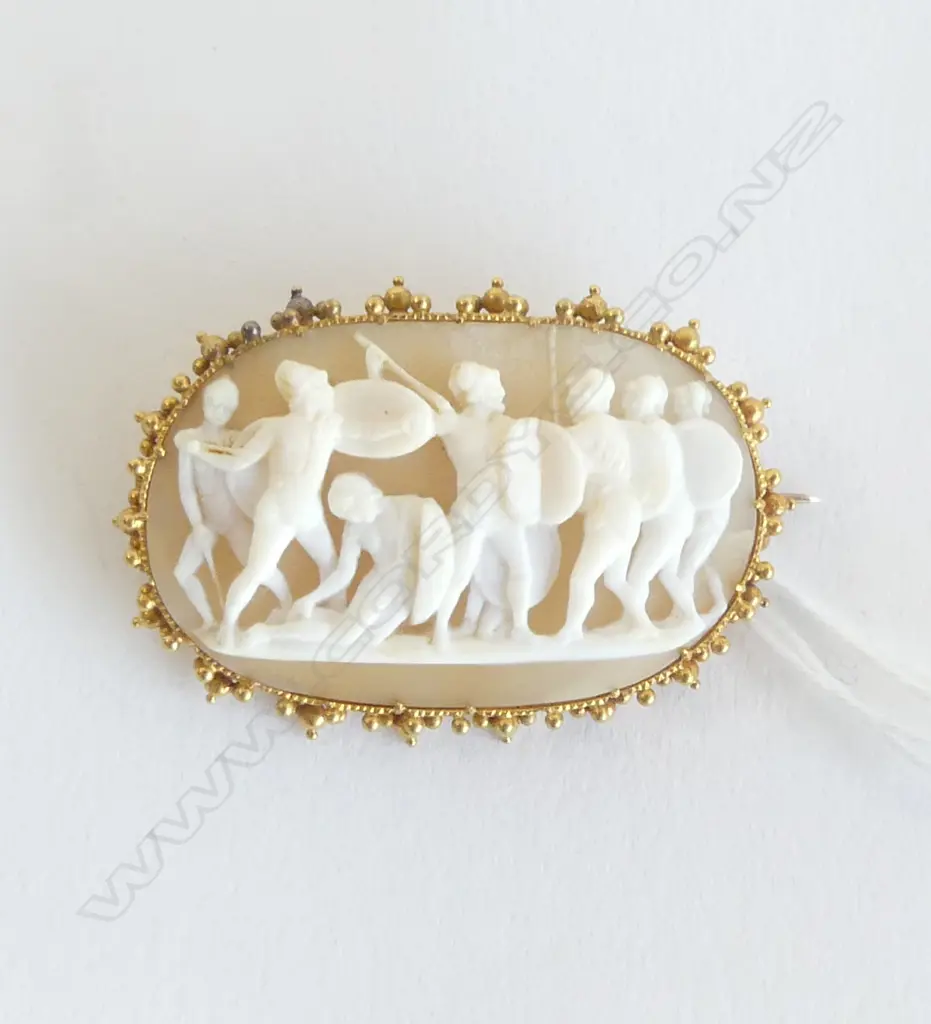 22ct GOLD CAMEO - CLASSICAL ROMAN GLADIATOR SCENE 30x45mm 8.6gms total Image 1++