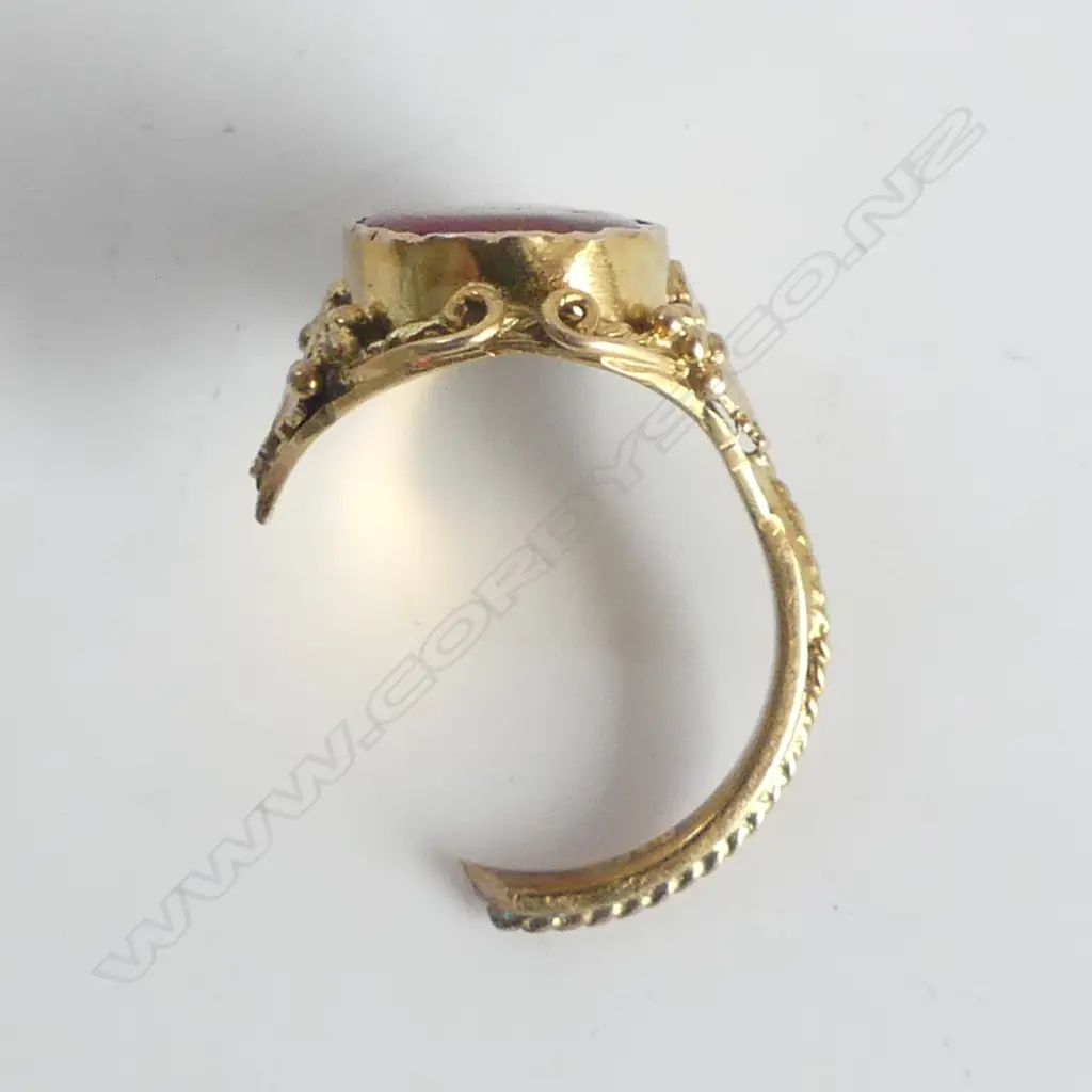 SCRAP 15CT+ & AGATE GOLD RING 6.3gms broken Image 1++