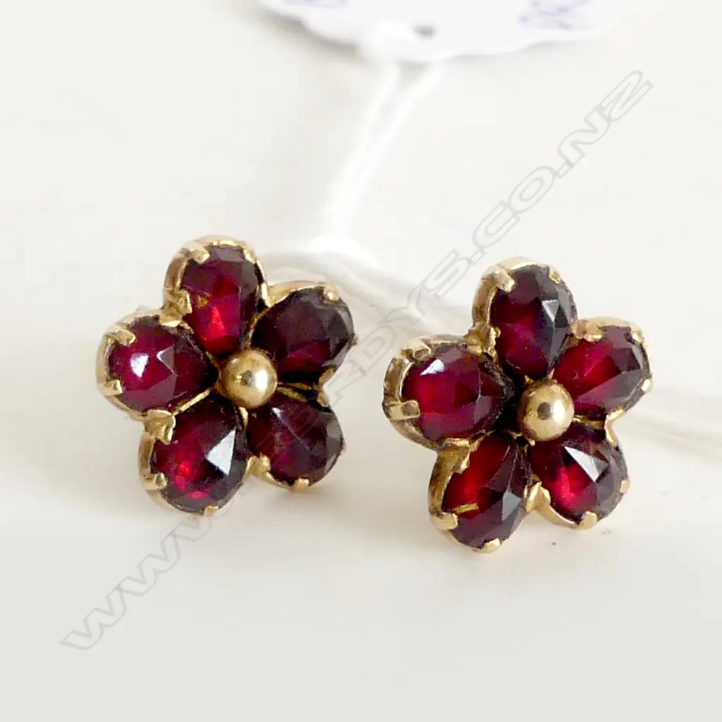 PR 15ct GOLD GARNET?  EARRINGS 3.3gms Image 1++