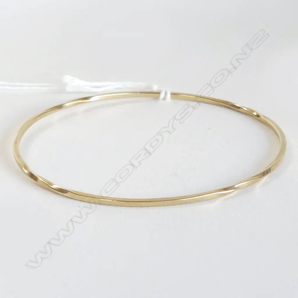 9ct GOLD BANGLE twist highlight decoration 5.2gms Image 1++