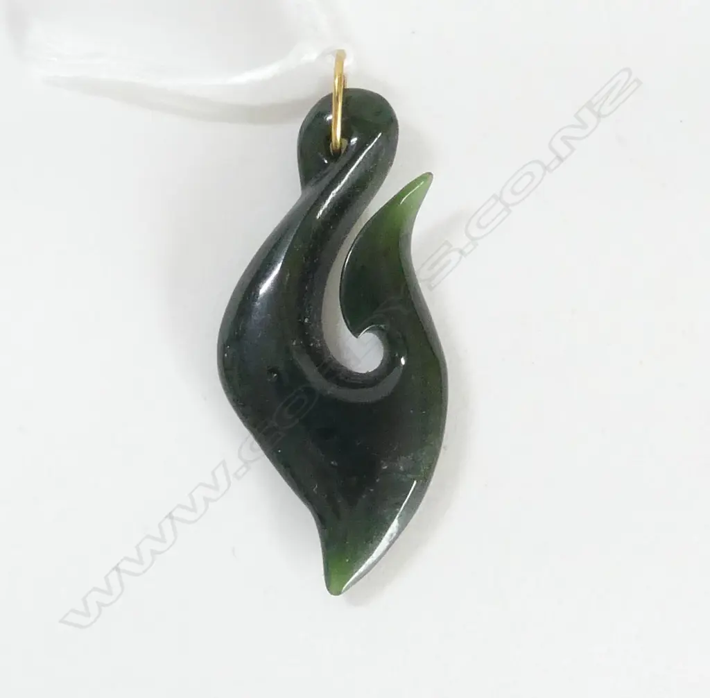 POUNAMU STYLISED FISH HOOK PENDANT Image 1++
