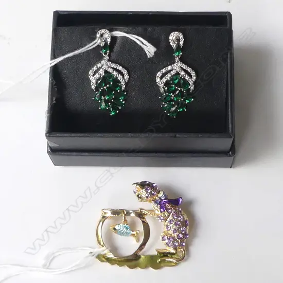 2 PC; COSTUME CAT w FISH BOWL DIAMANTE BROOCH & PR DROP GRN  DIAMANTE EARRINGS