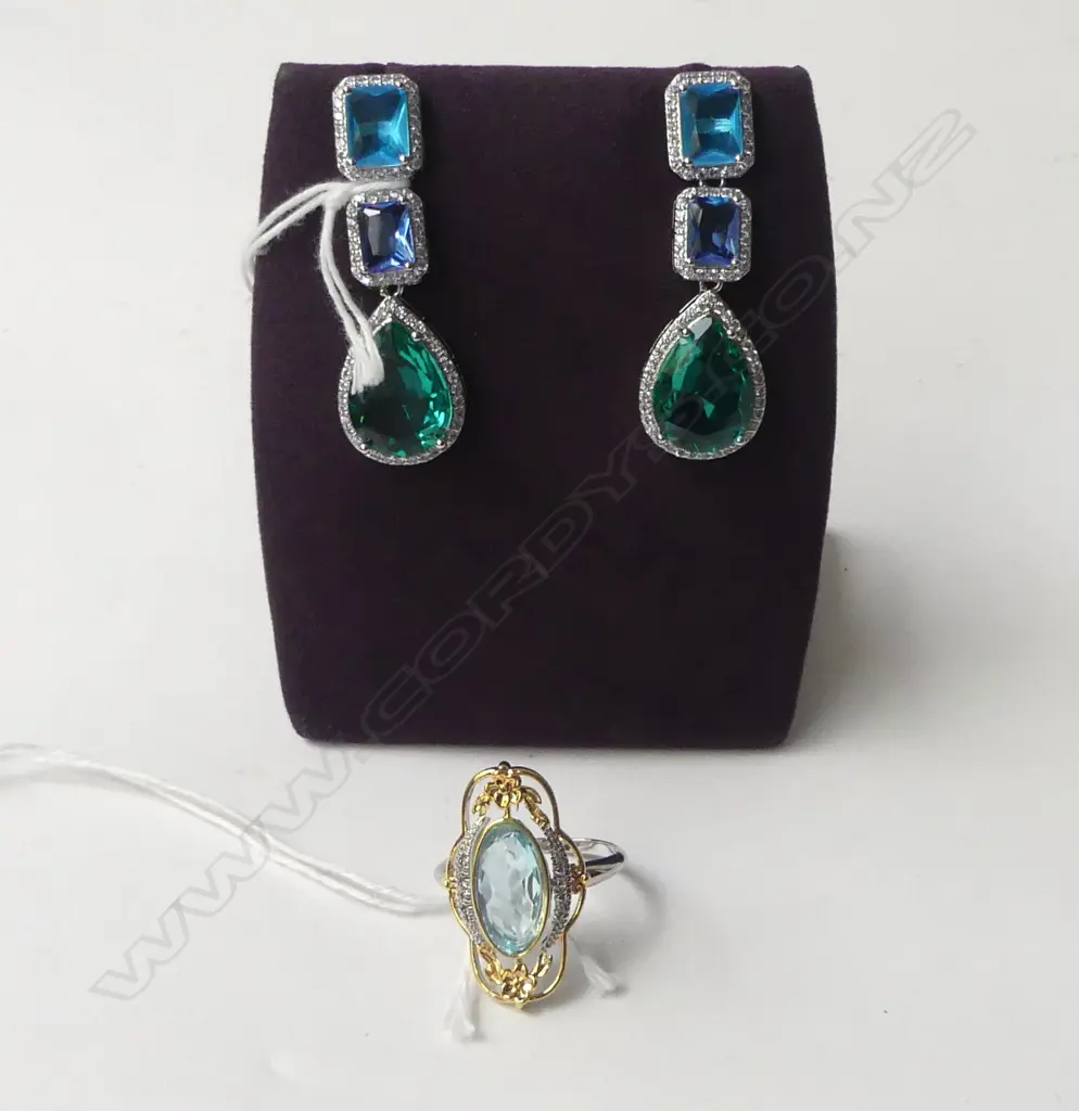 2 PC; BLUE & GREEN DROP COSTUME EARRINGS, & BLUE STONE RING, size R Image 1++