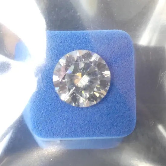 ROUND BRILLIANT 2ct MOISSANITE, WITH GRA CERTIFICATE