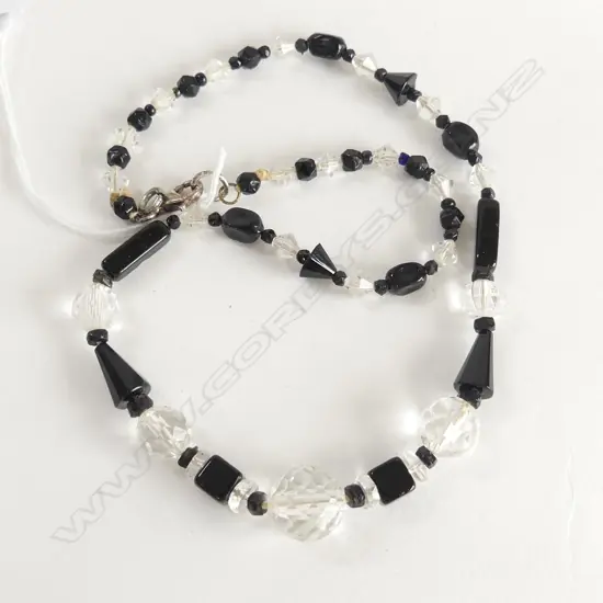 B/W CRYSTAL NECKLACE