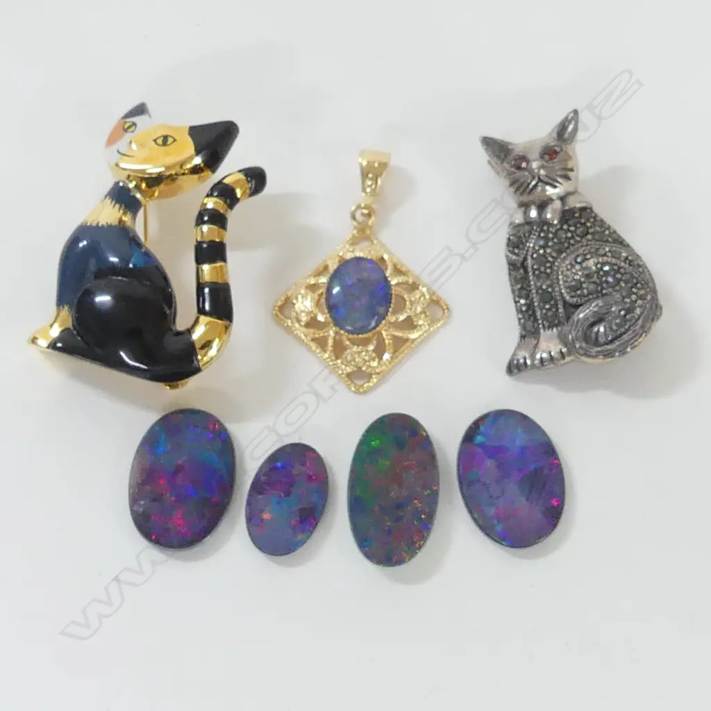 4 OPAL CABOCHON DOUBLETS, 2 CAT BROOCHES, OPAL PENDANT Image 1++