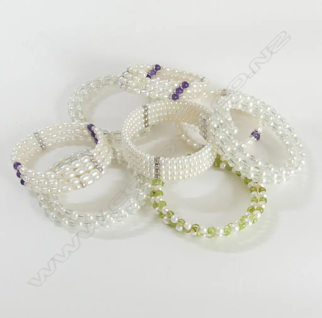 8 FRESHWATER PEARL BRACELETS (NEW OLD STOCK) Image 1++