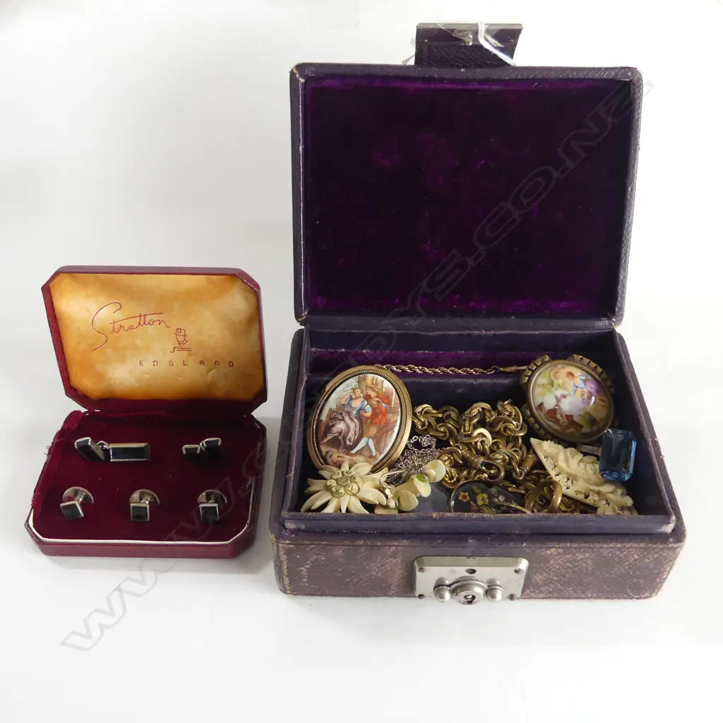 ASST. COSTUME JEWELLERY INCL. 1.6gms 9CT SCRAP & ANTIQUE GP FOB CHAIN (WORN), BLUE STONE RING Image 1++
