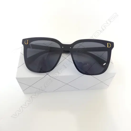 REPLICA BLACK DIOR SUNGLASSES w box