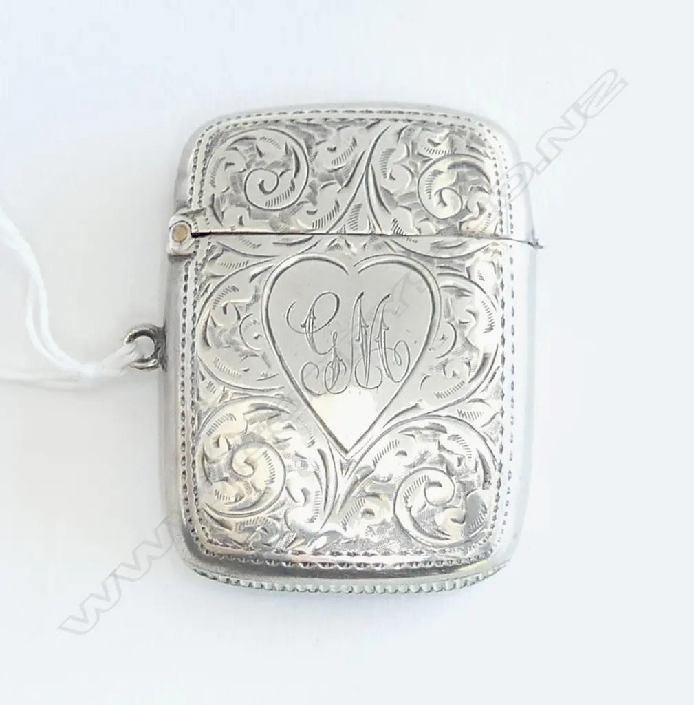 BIRMINGHAM 1901 LARGE SILVER ENGRAVED VESTA heart cartouche   Image 1++