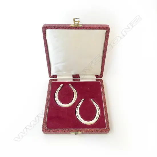 PAIR OF STERLING SILVER HORSE SHOE NAPKIN RINGS IN CASE SHEFFIELD 1977 L.55MM (NAPKIN RING)