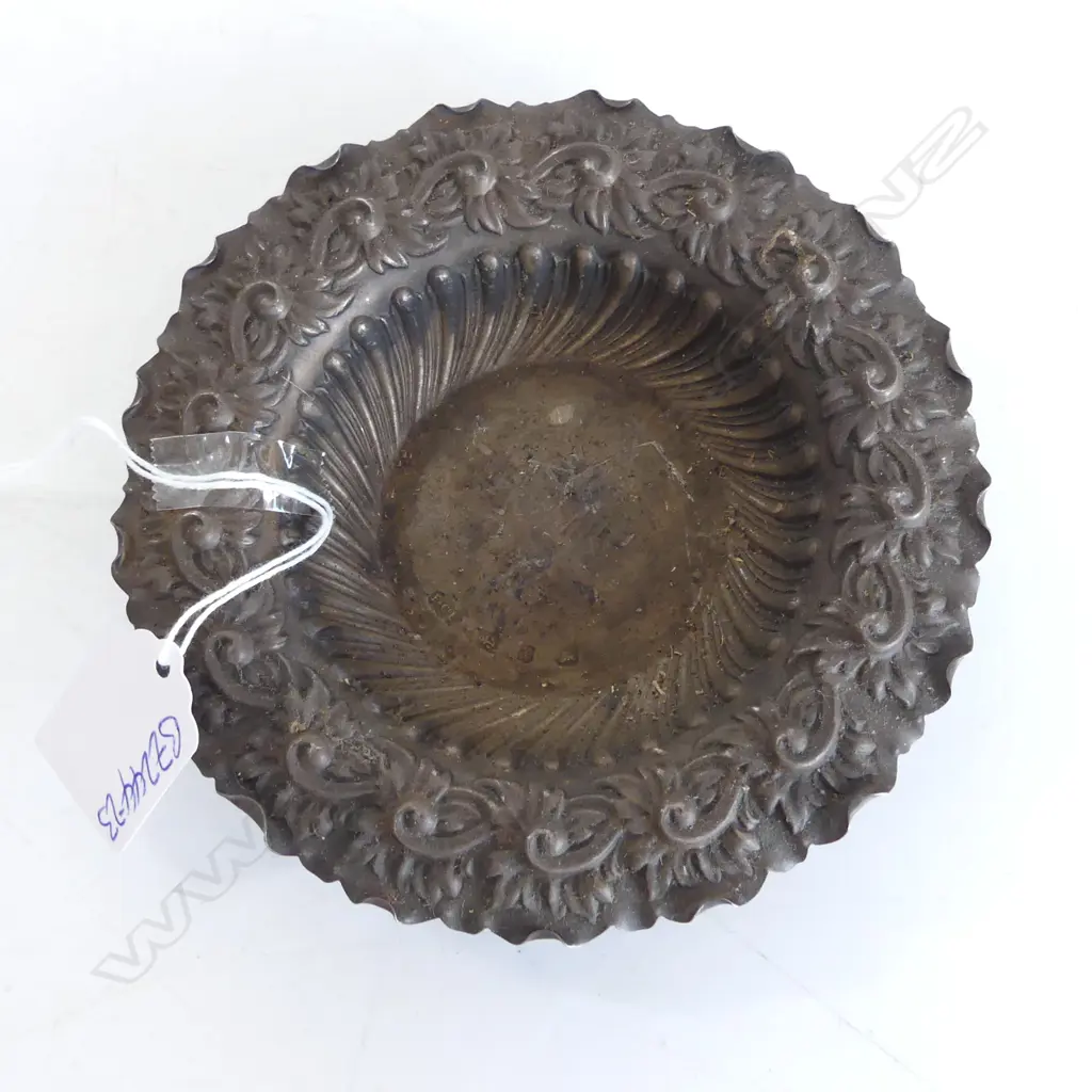 SILVER EMBOSSED SMALL DISH 67.5gms Birmingham 1897 needs a polish Image 1++