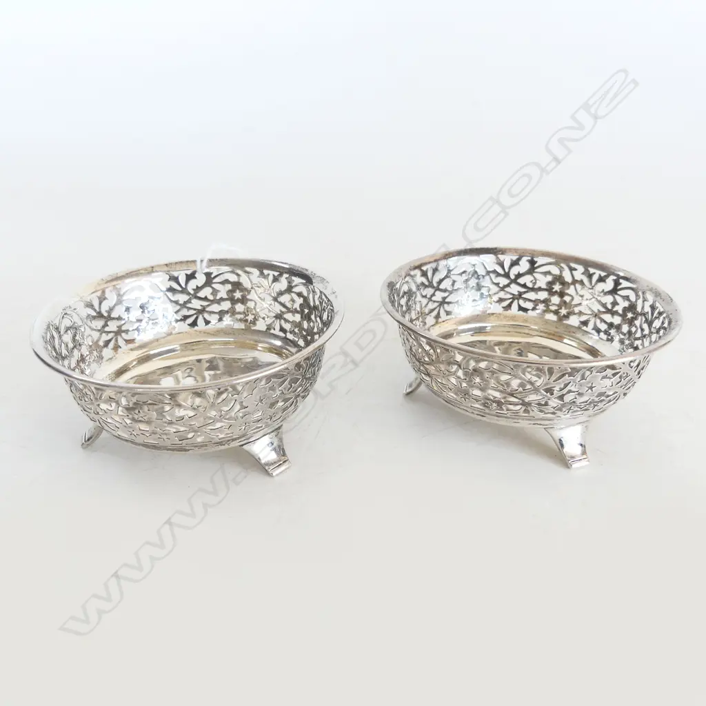 PR BIRMINGHAM 1921 SILVER BONBON DISHES pierced borders 3 legs 70gms Image 1++