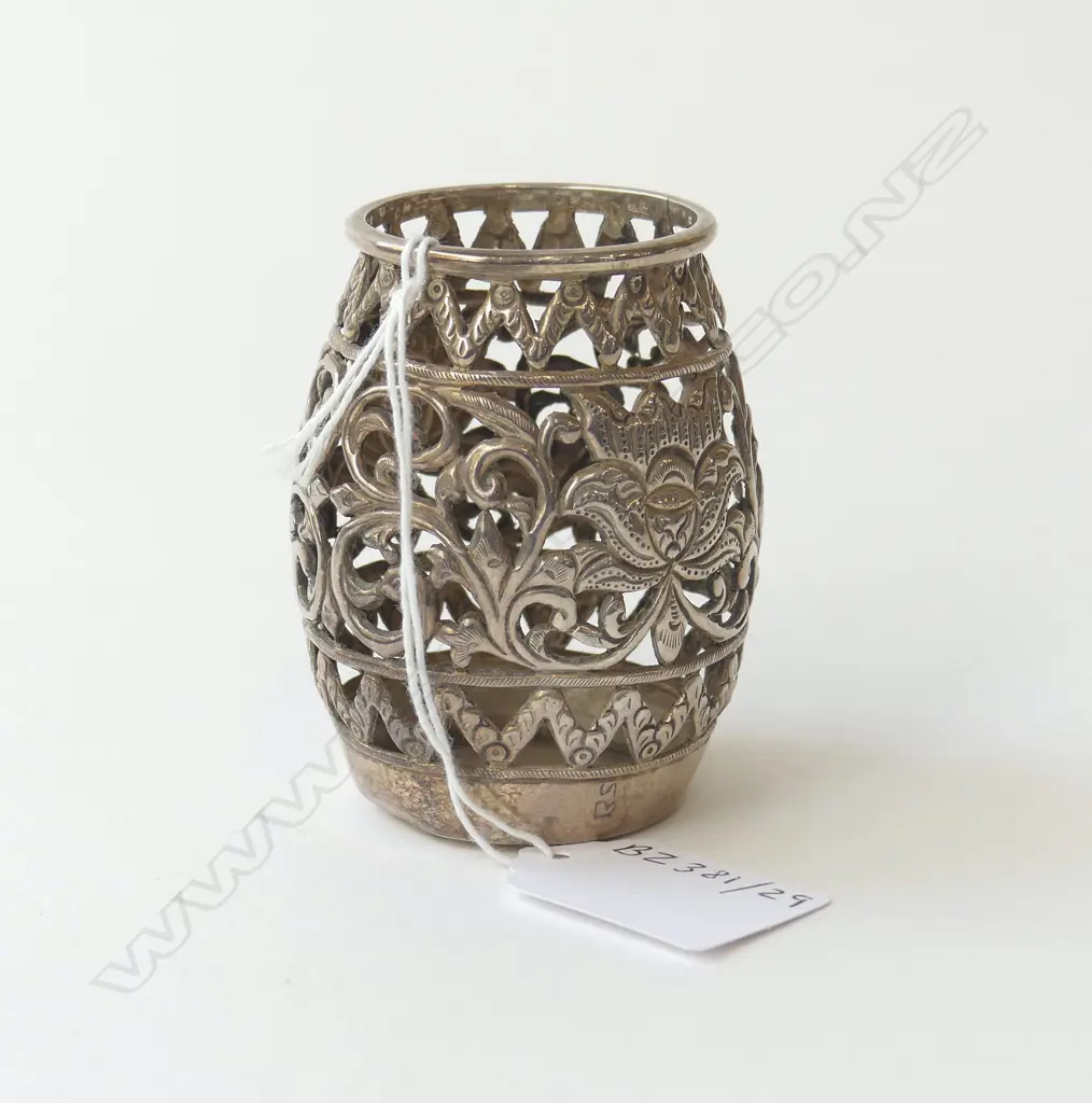 900 STG SILVER POT WITH LOTUS FLOWER MOTIF DUTCH EAST INDIES C.1930S H.70MM Image 1++