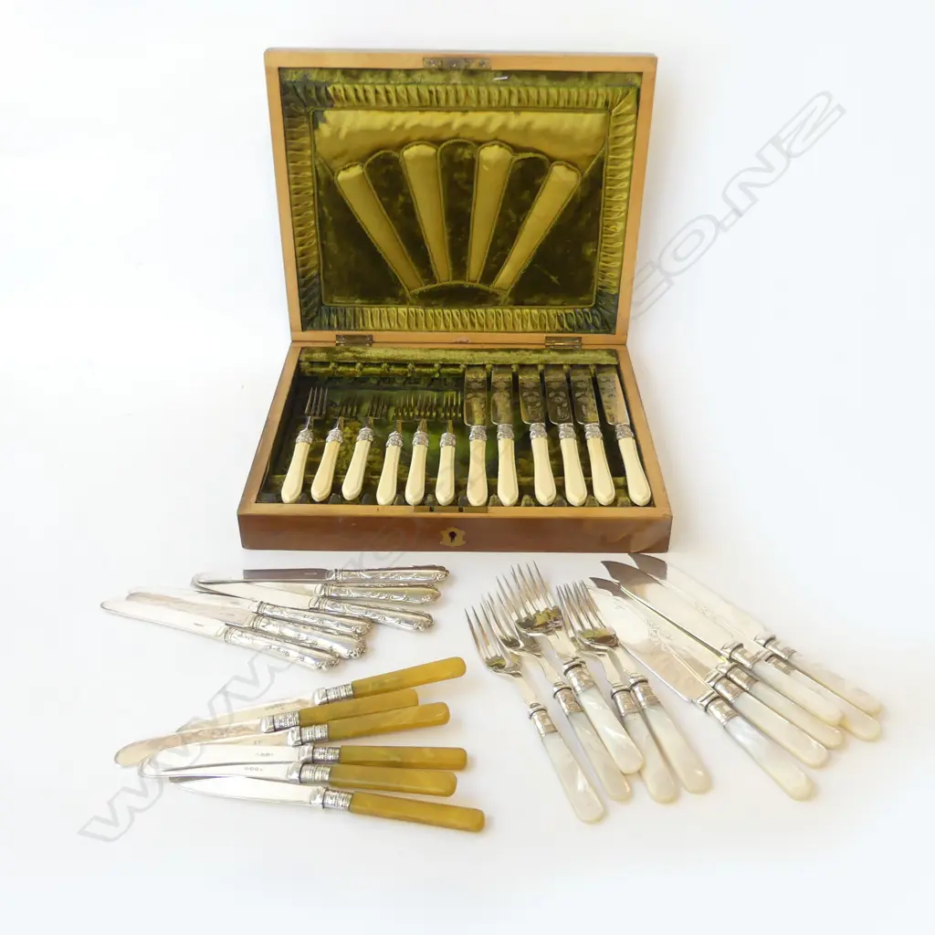 ASST. ANTIQUE CUTLERY; 12 PCE FRUIT SET, 12 PCE FISH SET + 2x 6 KNIVES  Image 1++