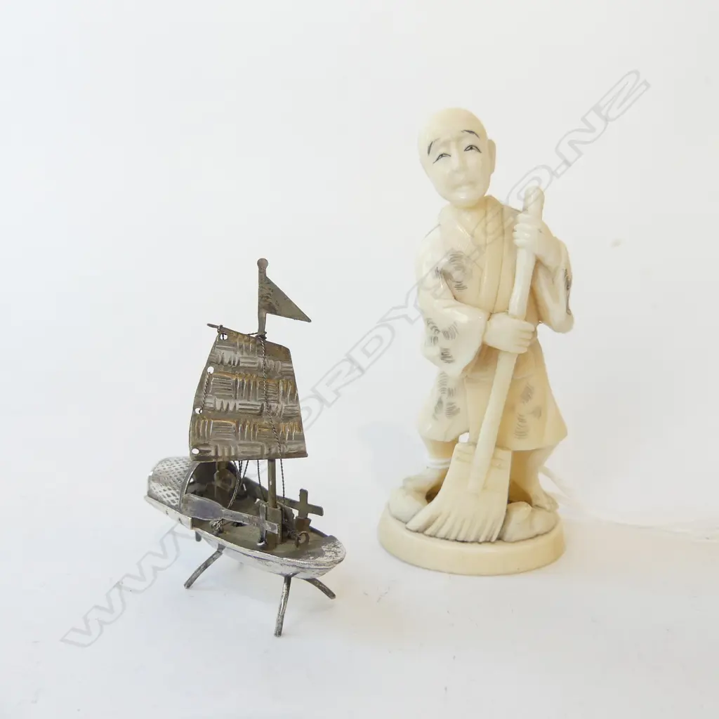 JAPANESE CARVED IVORY FIGURE H.90mm, SILVER METAL JUNK BOAT H.65mm Image 1++