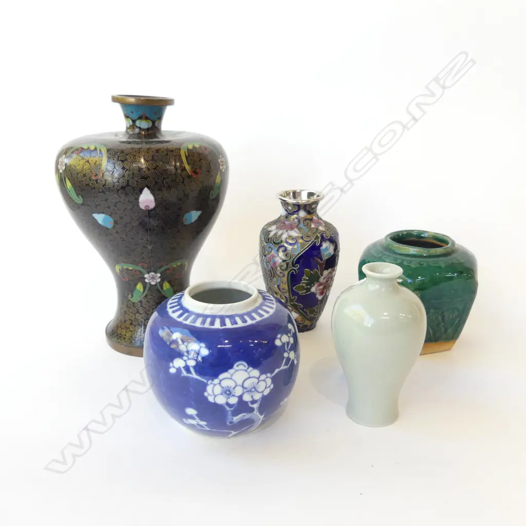 5 ORIENTAL VASES; 2 CLOISONNE H.210mm, 3 CERAMIC Image 1++