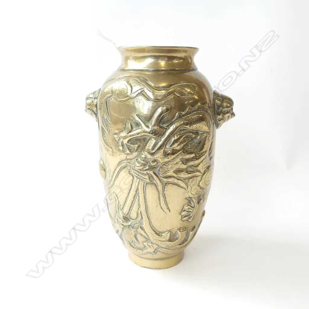 ORIENTAL BRASS VASE w. DRAGON DECORATION H.215mm Image 1++