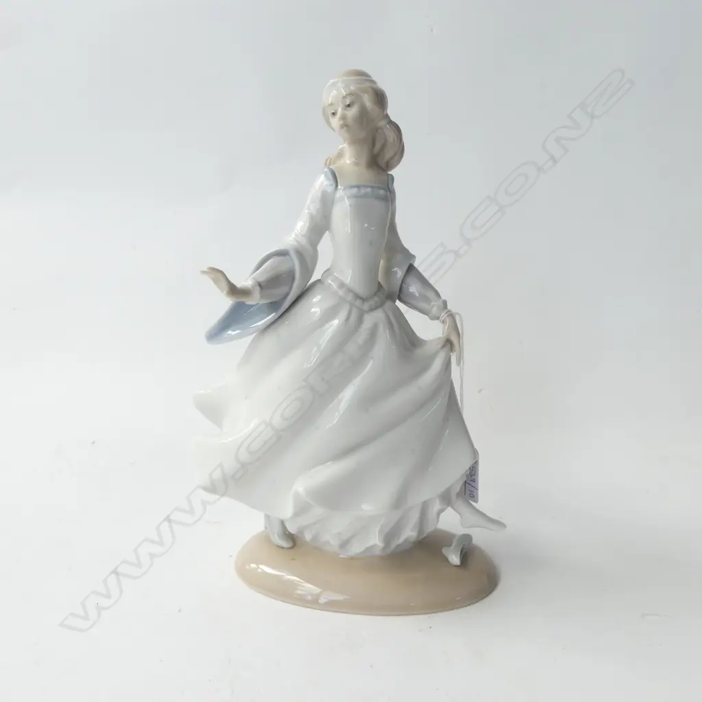 LLADRO #4828 CINDERELLA H.250mm Image 1++