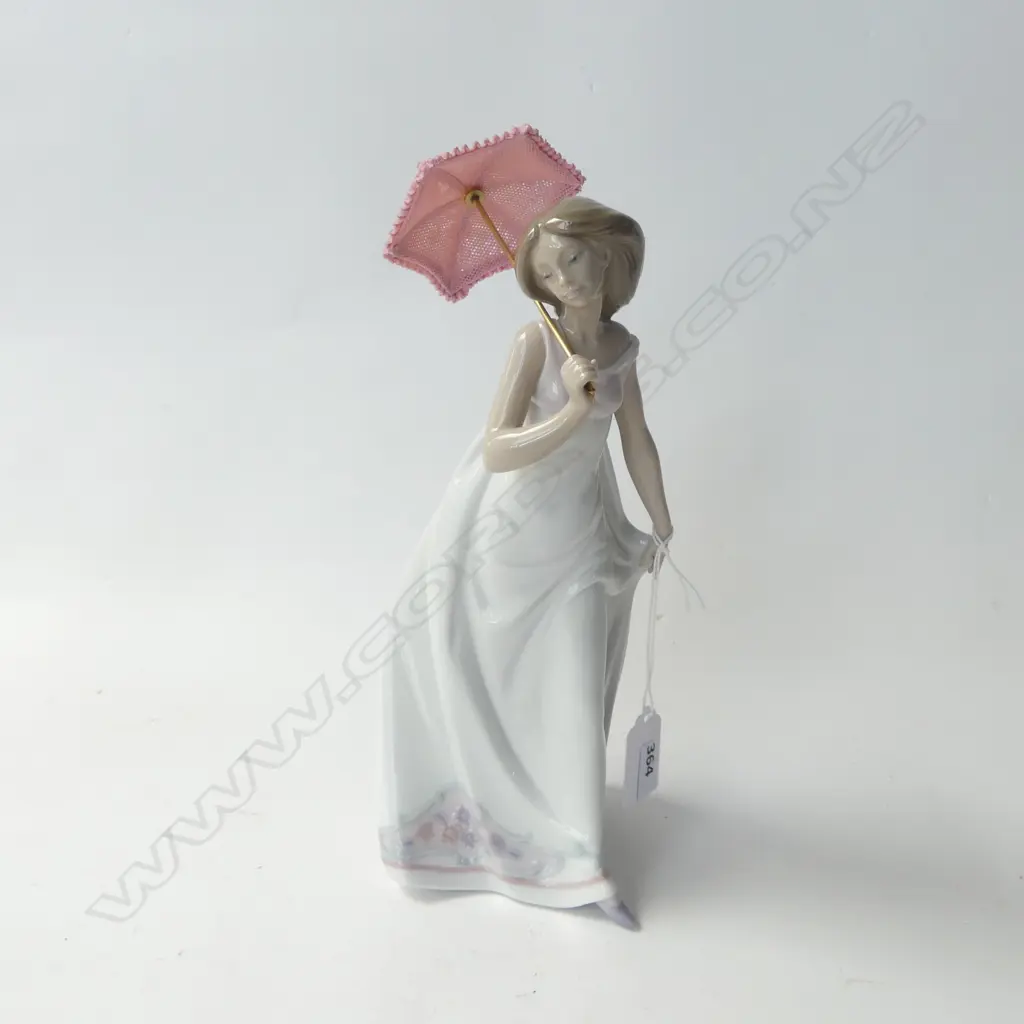 LLADRO WOMAN w. PARASOL #7636 H.260mm Image 1++