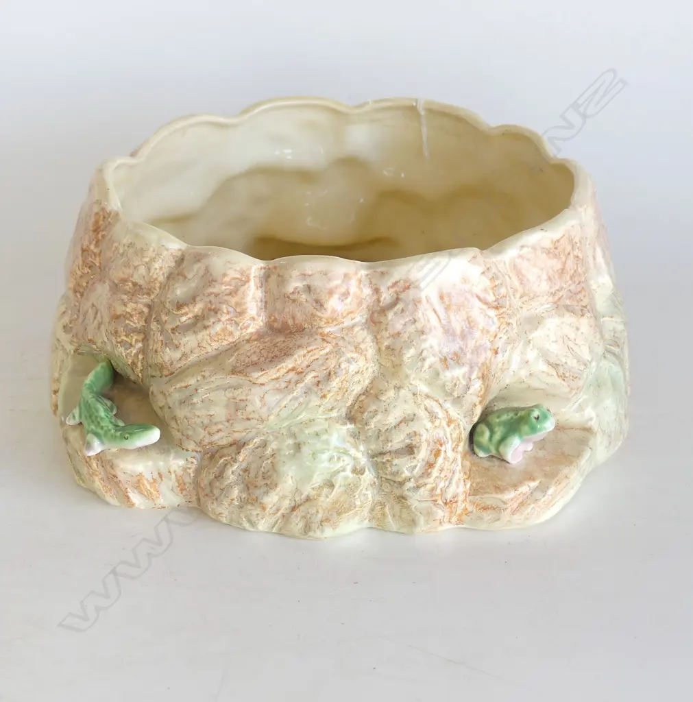 LARGE SYLVAC BOWL AS ROCKERY WITH LIZARDS & FROGS. NUMBER 468 TO BASE. Dia 260mm Image 1++