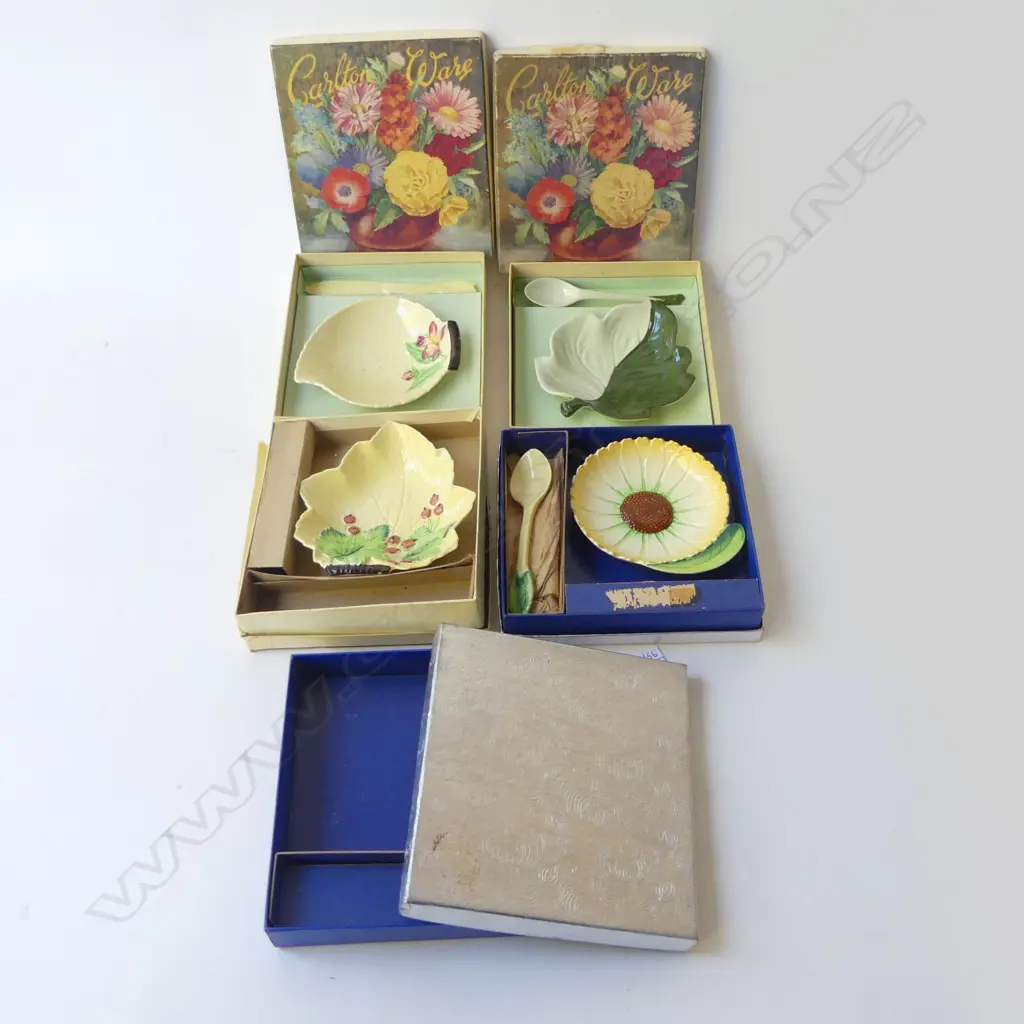 5 CARLTON WARE ORIGINAL BOXED DISHES & SPOONS   DIA140MM Image 1++