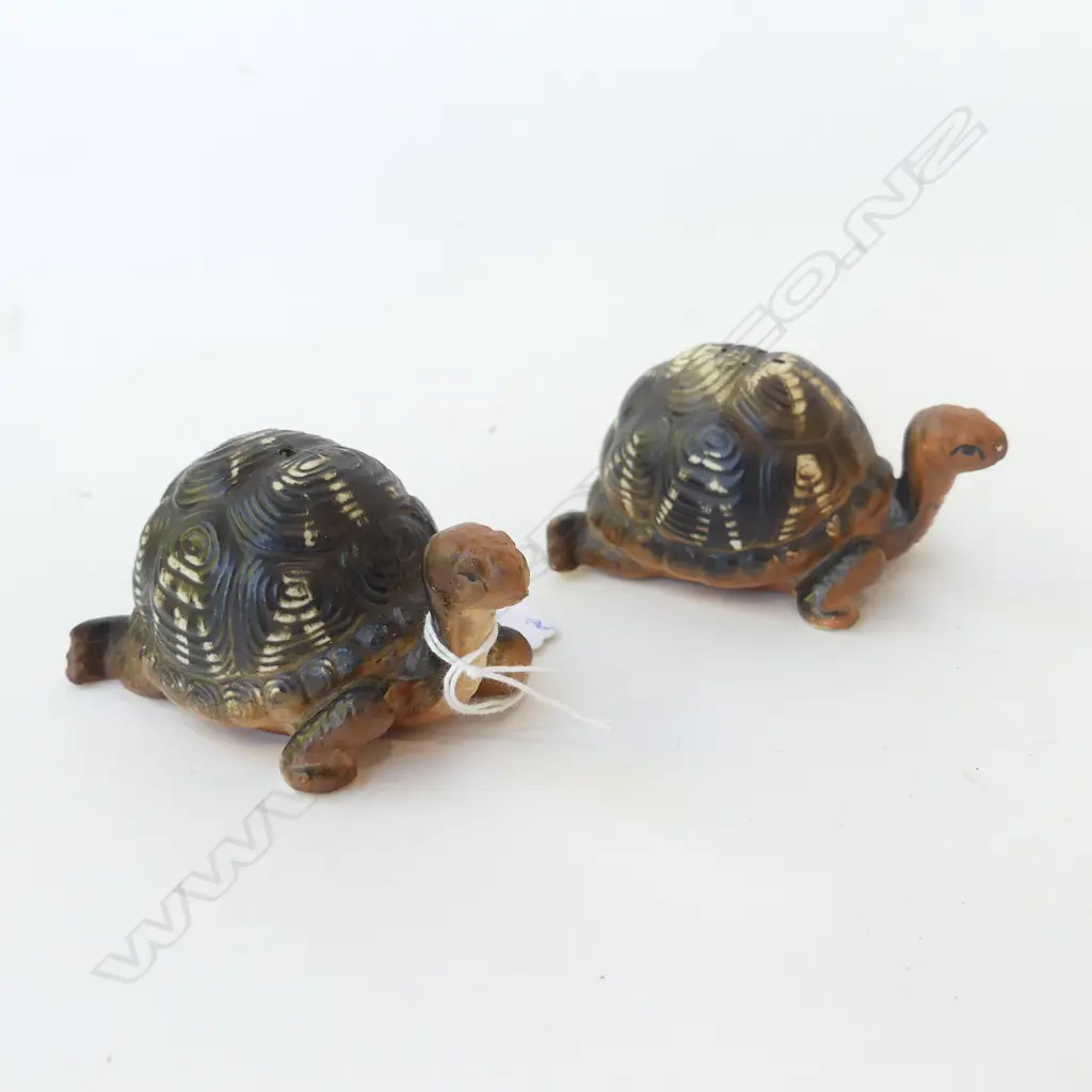 PAIR OF VINTAGE TORTOISE SALT & PEPPER SHAKERS L.9CM Image 1++