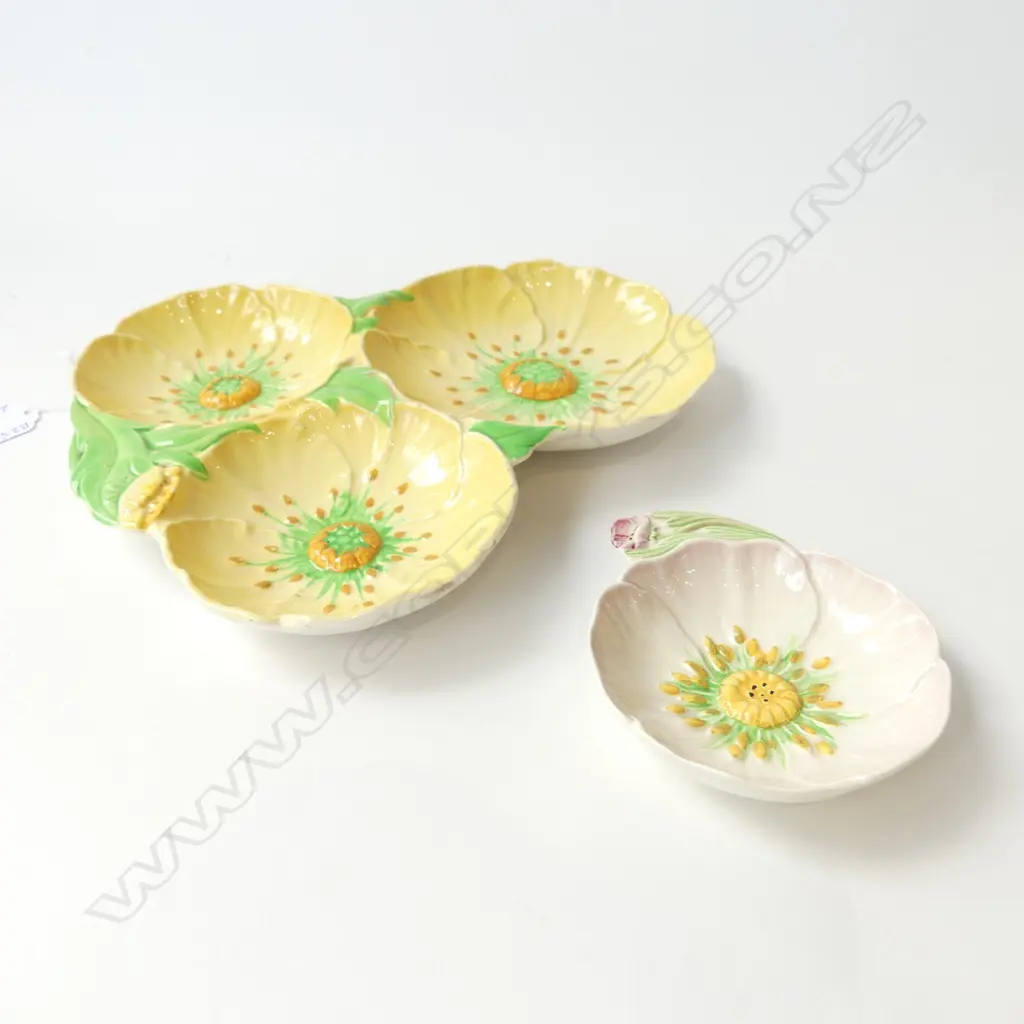 TWO CARLTON WARE BUTTERCUP DISHES IN YELLOW & PINK COLOURWAY L.24CM & L.11CM Image 1++