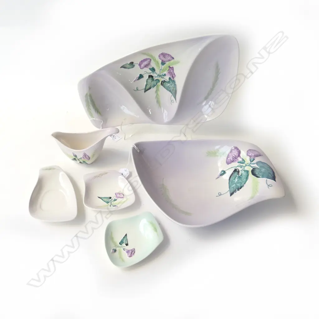 CARLTONWARE CONVOLULUS PAT BOWL DIA270 LARGE DISH L380 SAUCE BOAT & 2 DISHES Image 1++