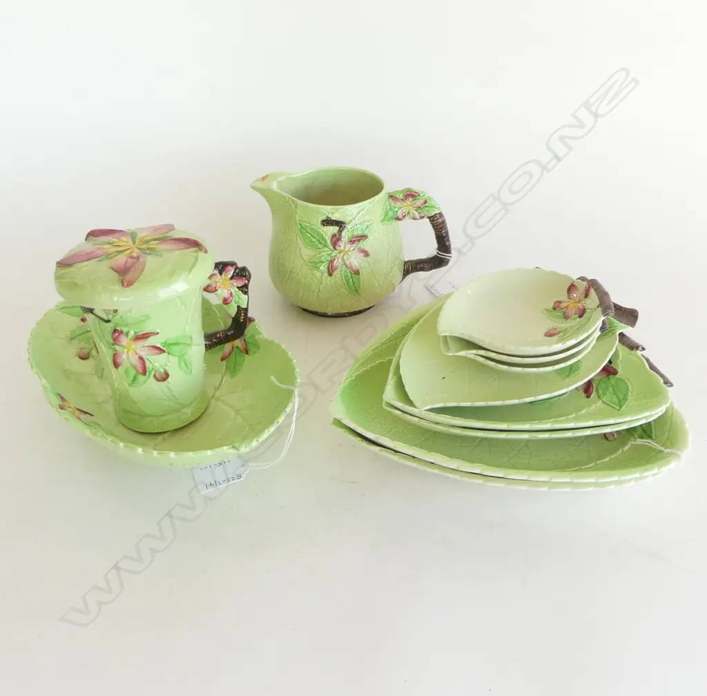 CARLTONWARE CHINA GREEN LEAF PAT BOWL L240MM 8 VARIOUS SIZED MATCHING DISHES JUG H110MM & LIDDED MUG Image 1++