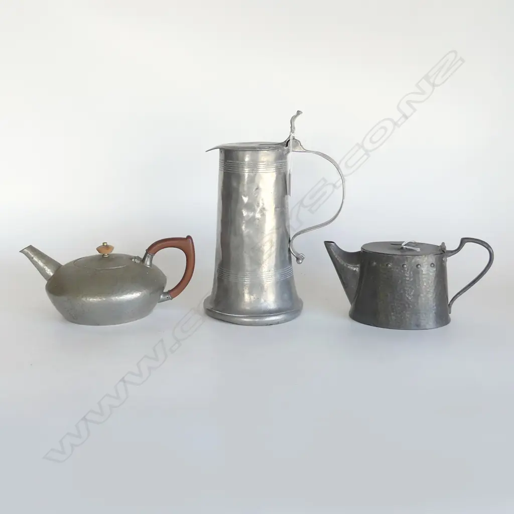 ANTIQUE ? LGE PEWTER FLAGON + 2 HAMMER BEATEN PEWTER TEAPOTS Image 1++