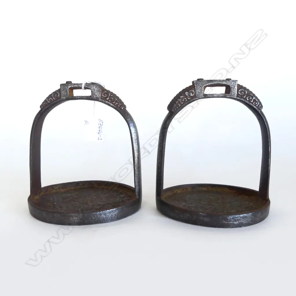 **RTV**PR 19thC CHINESE IRON STIRRUPS W SILVER INLAY/OVERLAY H.150mm Image 1++