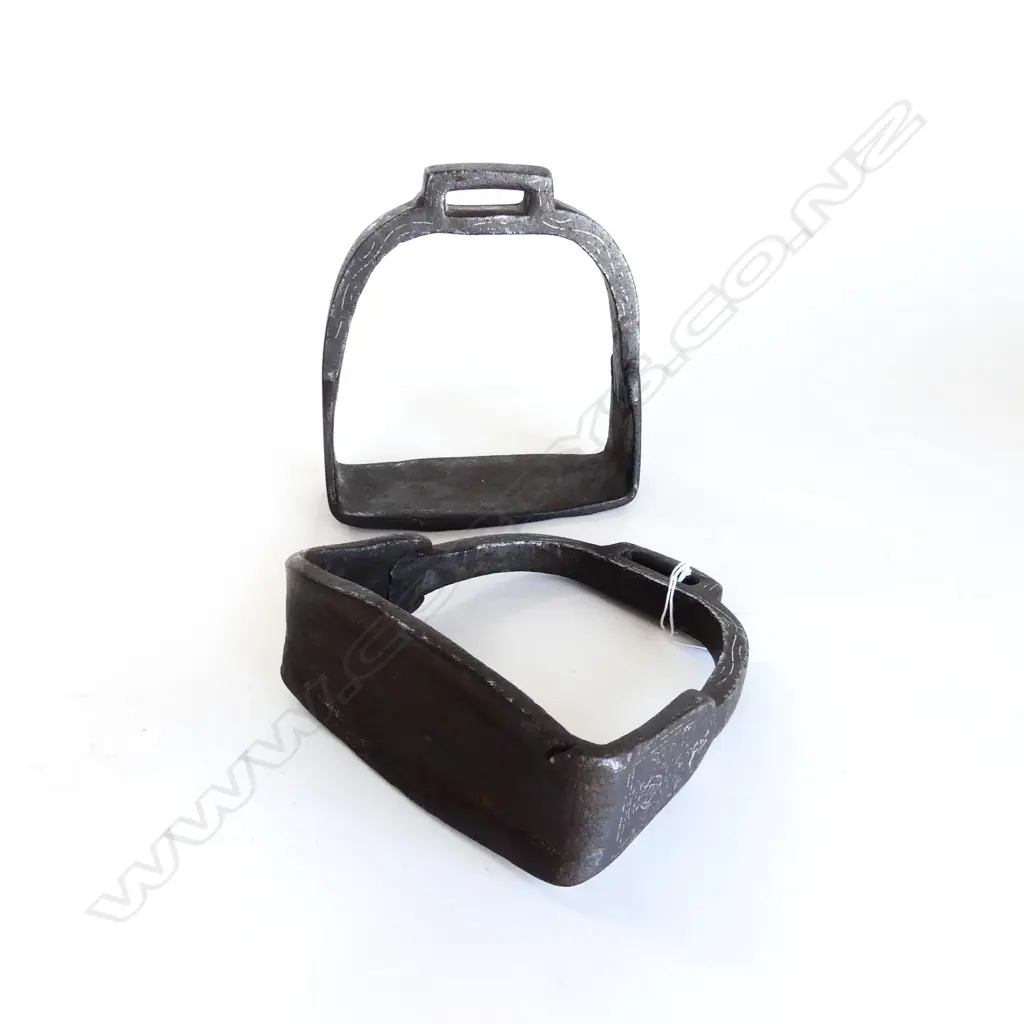 **RTV** PR 19thC CHINESE IRON STIRRUPS W SILVER INLAY/OVERLAY H.145mm. Image 1++