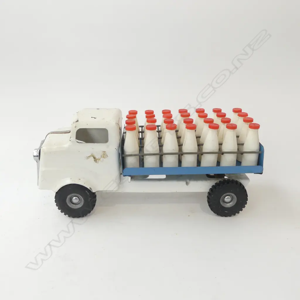 VINTAGE TOY MILK TRUCK - TRIANG? L.360mm Image 1++
