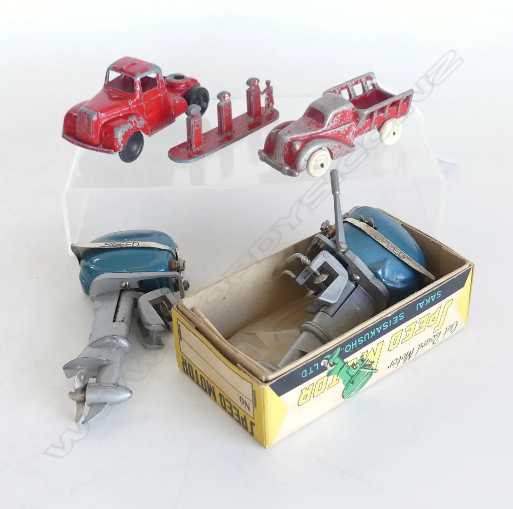 2 'SPEED' OUT BOARD MOTOR MODELS L.140mm, 1 BOXED + 2 RED TRUCKS (1 FUN-HO) & PETROL PUMP Image 1++