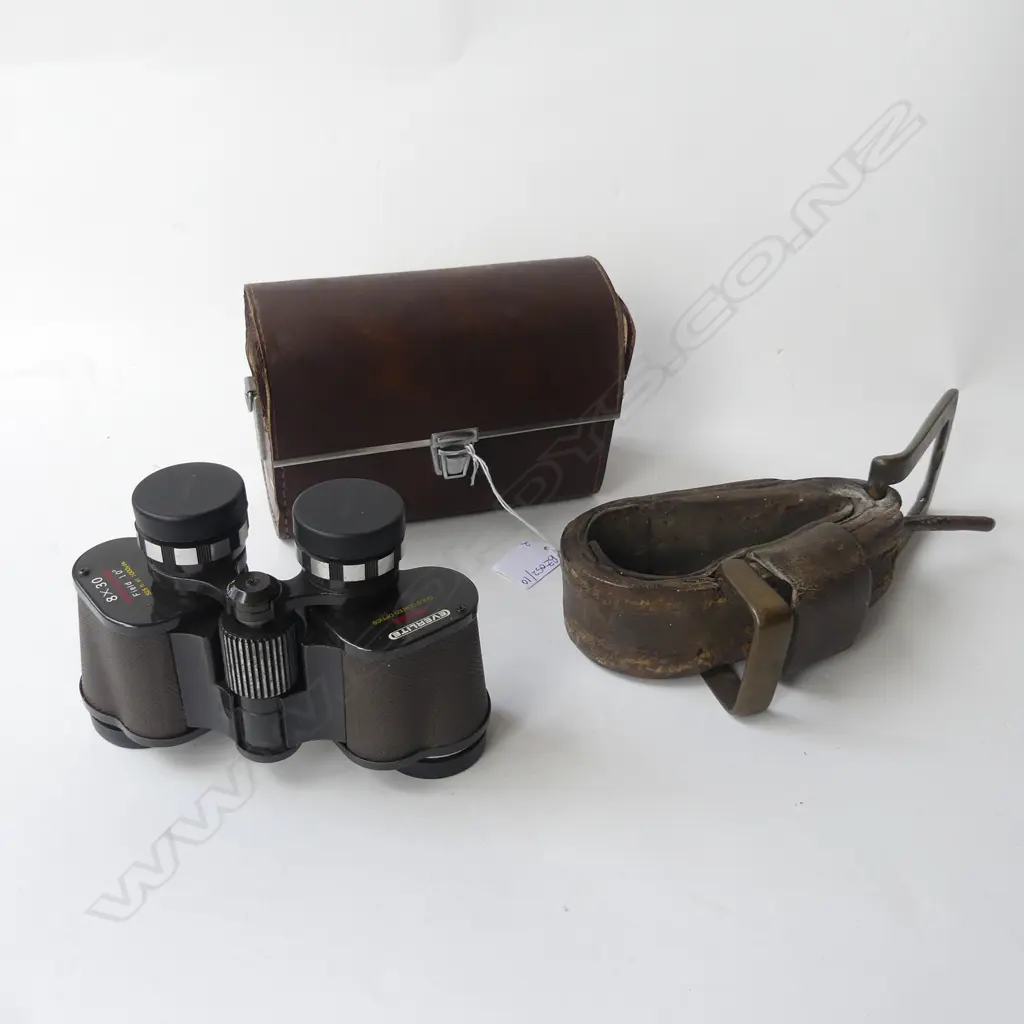 PR EVERLITE BINOCULARS IN LEATHER CASE + OLD LEATHER CART BUCKLE Image 1++
