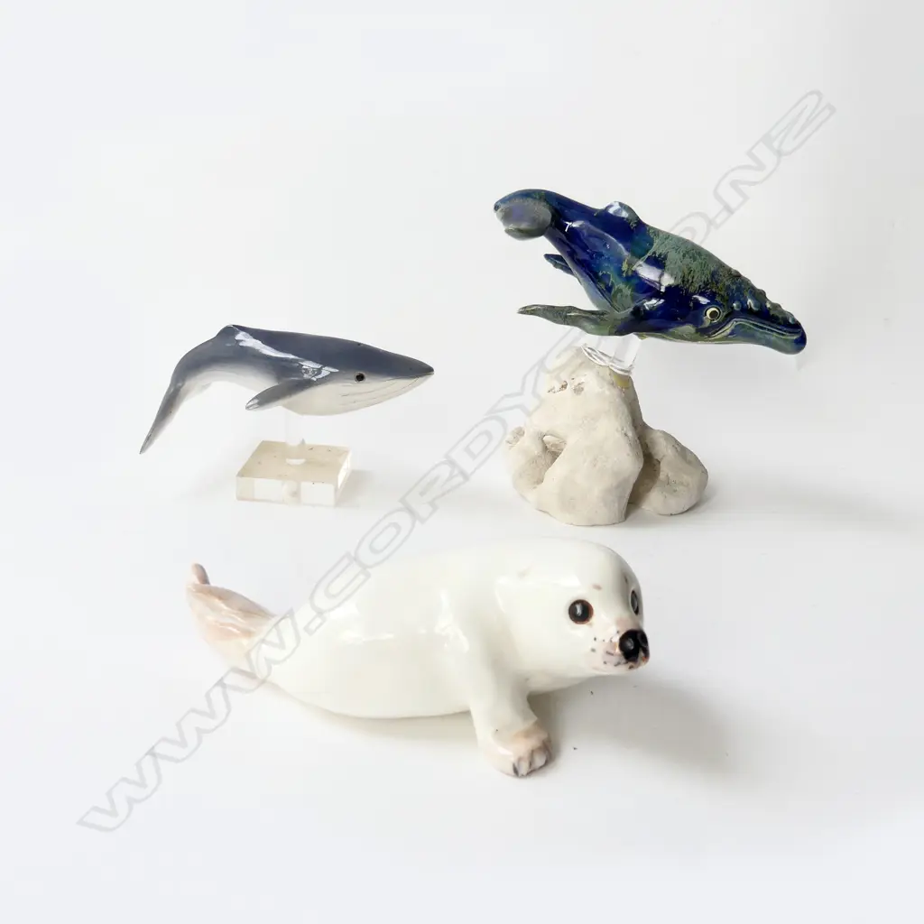 3 MARINE SCULPTURES, WHALE MOUNTED ON VOLCANIC STONE, WHALE ON BASE & WHITE SEAL,HANDCRAFTED HAWAII. H.150, 80 & 70mm Image 1++