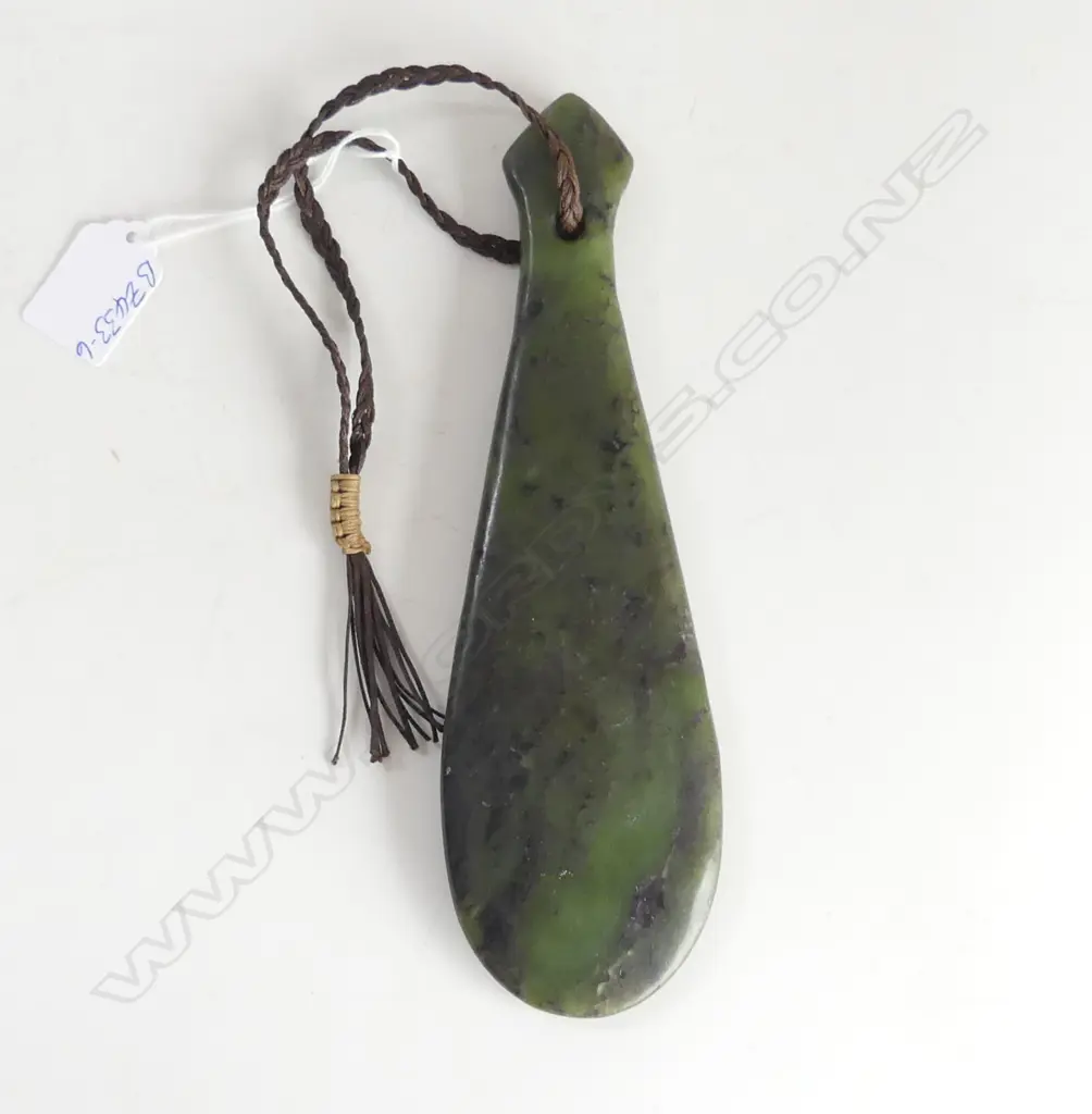 20thC SMALL MERE POUNAMU w tapered suspension hole L.220mm Image 1++