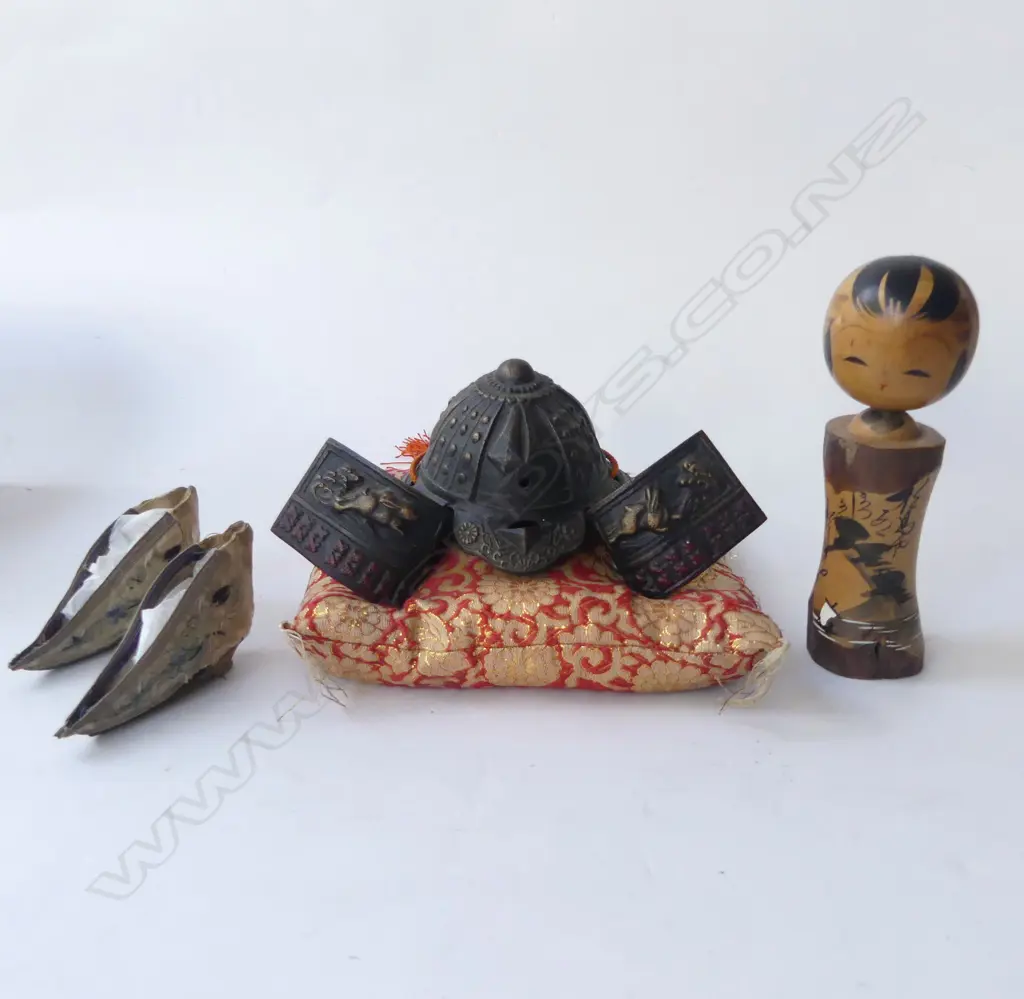 ASST. ORIENTAL PCES; WOODEN DOLL H.185mm, PR SILK SHOES ETC Image 1++