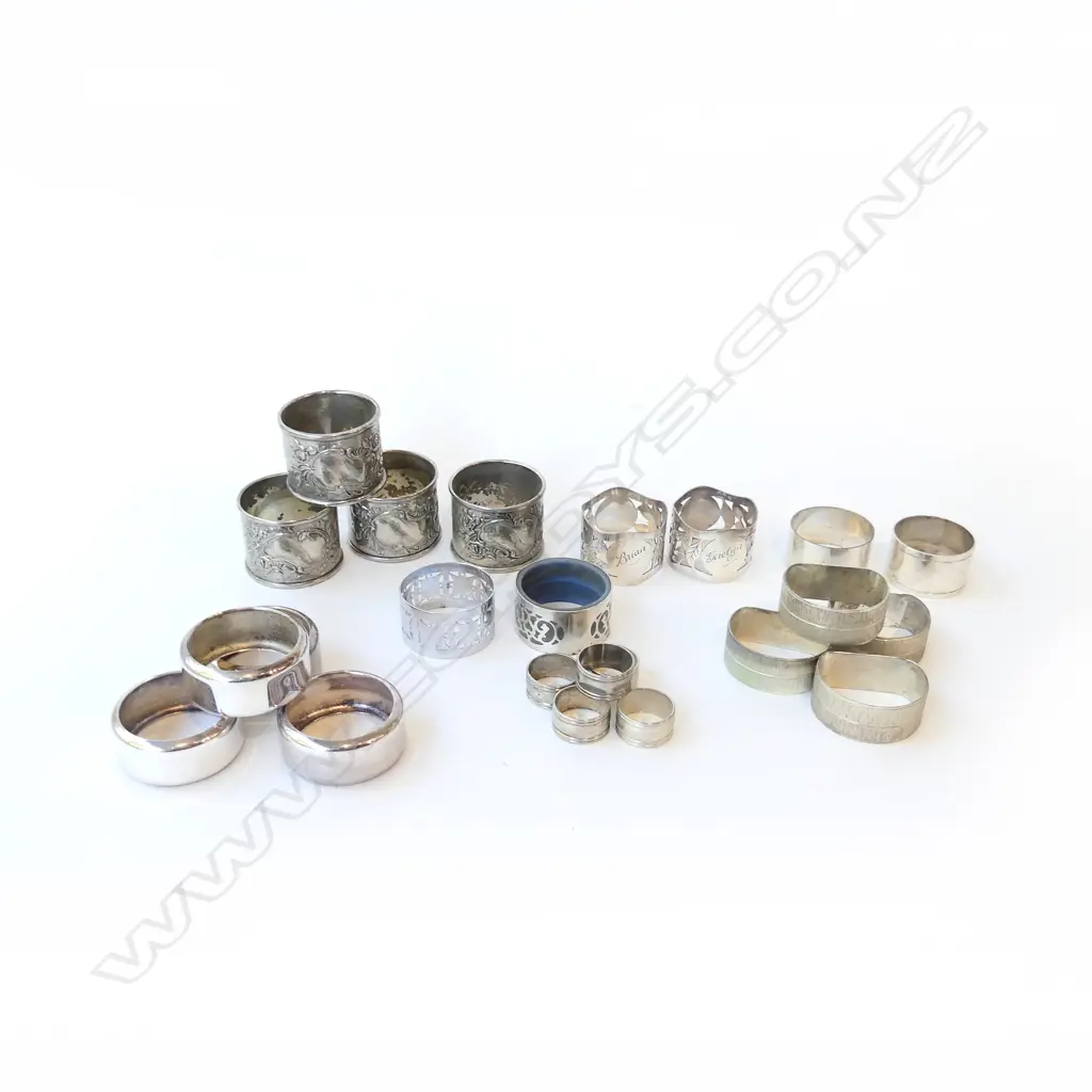 COLLECTION OF 23 VINTAGE SILVER PLATE NAPKIN RINGS Image 1++