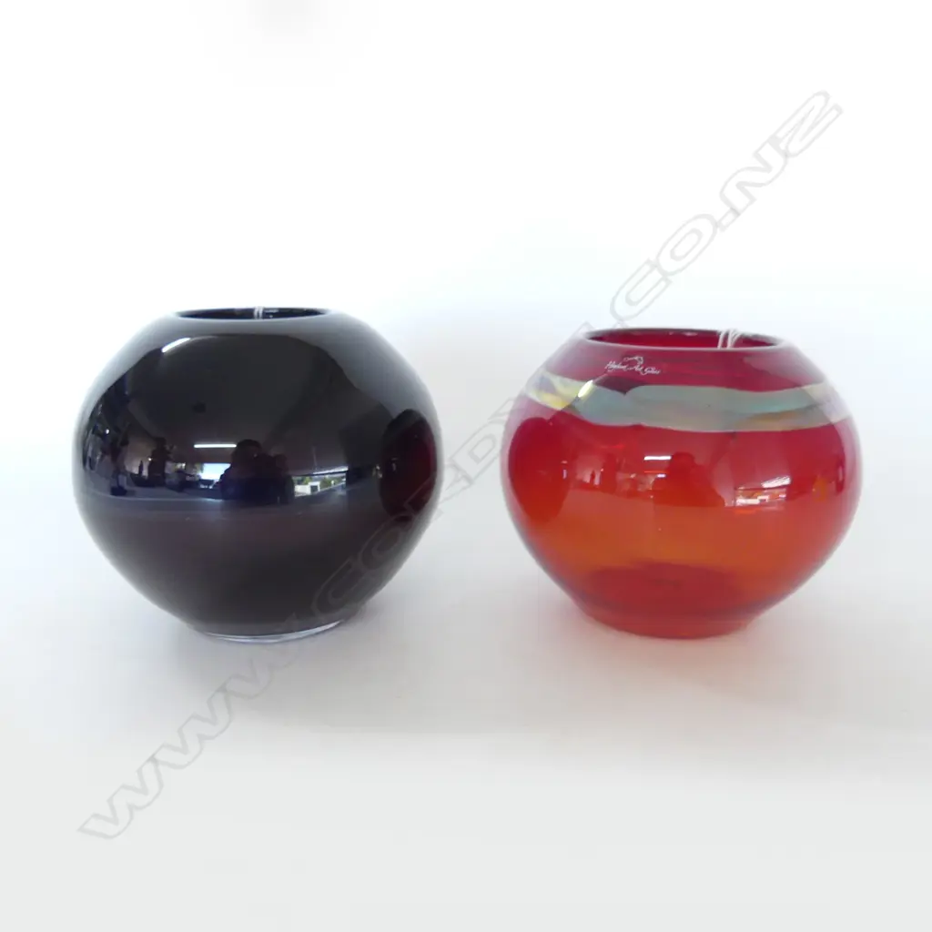 2 HOGLUND SPHERE VASES, RED & DEEP PURPLE. NZ ART GLASS, SIGNED to BASE, H.120mm &110MM Image 1++