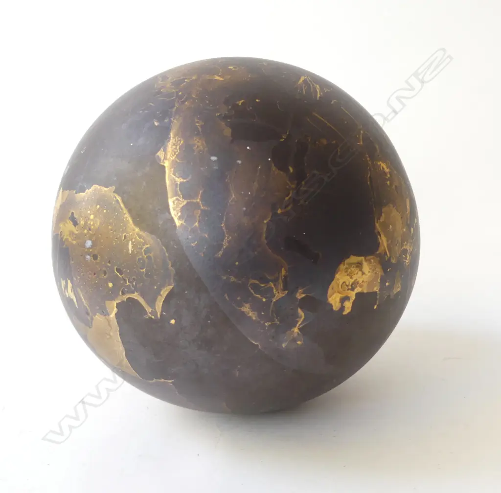CARROL SWAN STUDIO POTTERY ORB 140mm dia Image 1++