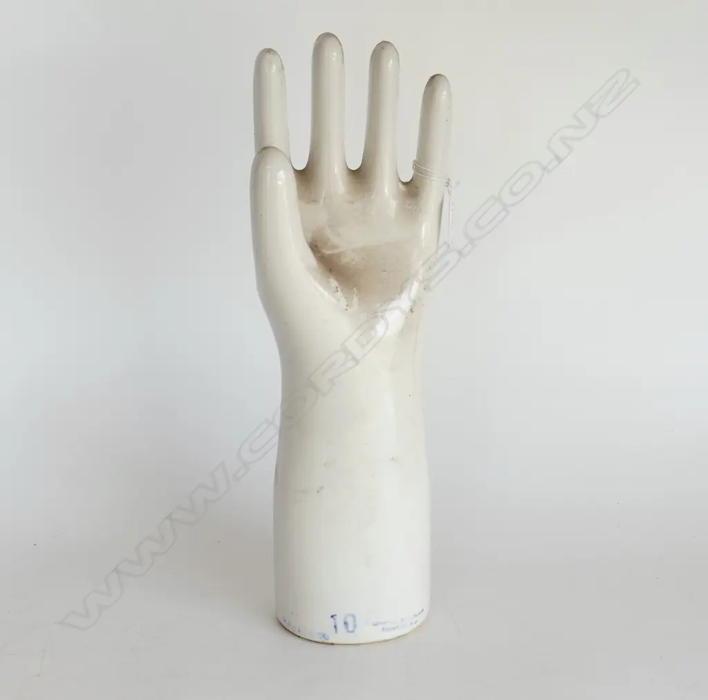 PORCELAINE GLAZED GLOVE MOLD WITH TRADEMARK, H.390mm Image 1++