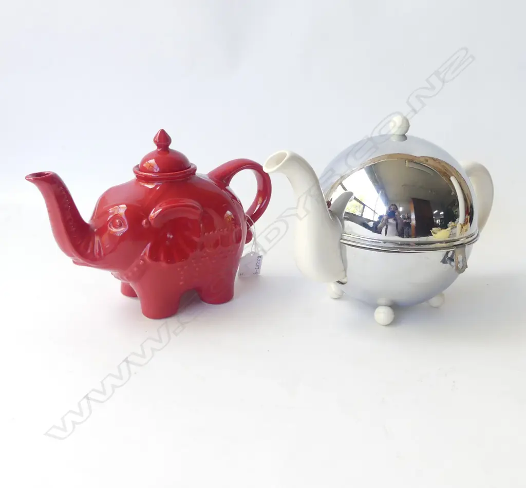 TWO TEAPOTS Image 1++