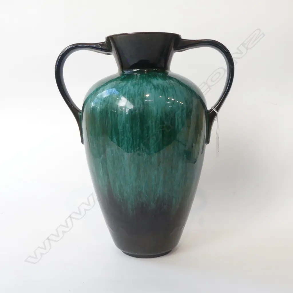 BLUE MOUNTAIN TWIN HANDLE URN  H330MM Image 1++