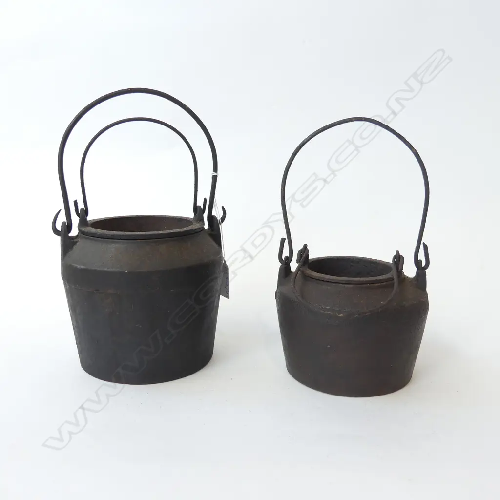 TWO ANTIQUE CAST IRON GLUE POTS E. PUGH & CO WEDNESBURY ENGLAND H. 23CM H.20CM INCL. HANDLES Image 1++