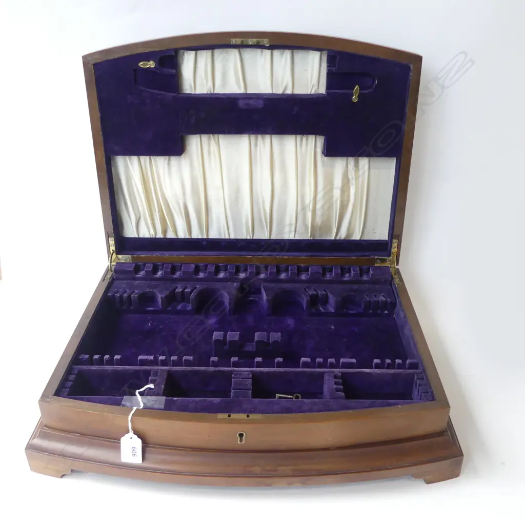 OAK CANTEEN BOX VELVET LINED INTERIOR LOCKABLE WITH KEY 500MM Image 1++