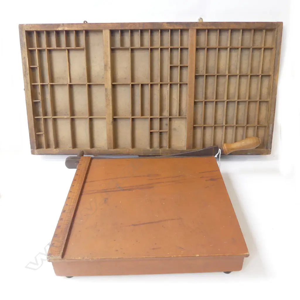 GUILLOTINE & PRINTERS TRAY 815x420mm Image 1++